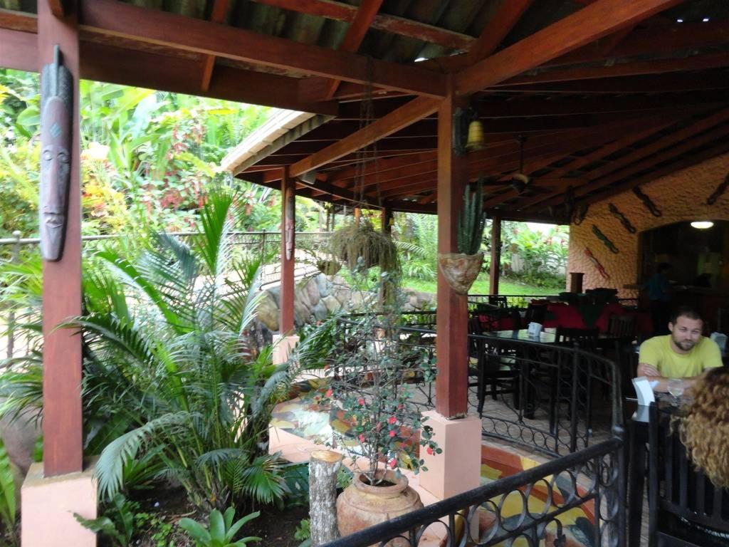 Tiki Bar & Restaurant Costa Rica